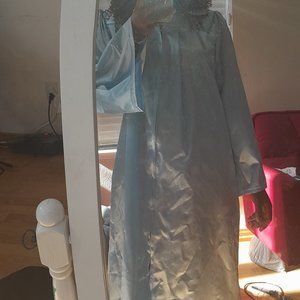 5'3" to 5' 5" light blue Oak Hall Horizon graduation gown